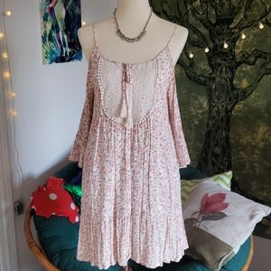 Romantic cold shoulder summer dress